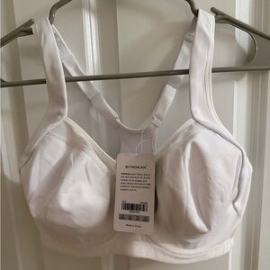 NWT 36DD white Syrokan high-impact underwire powerback sports bra.